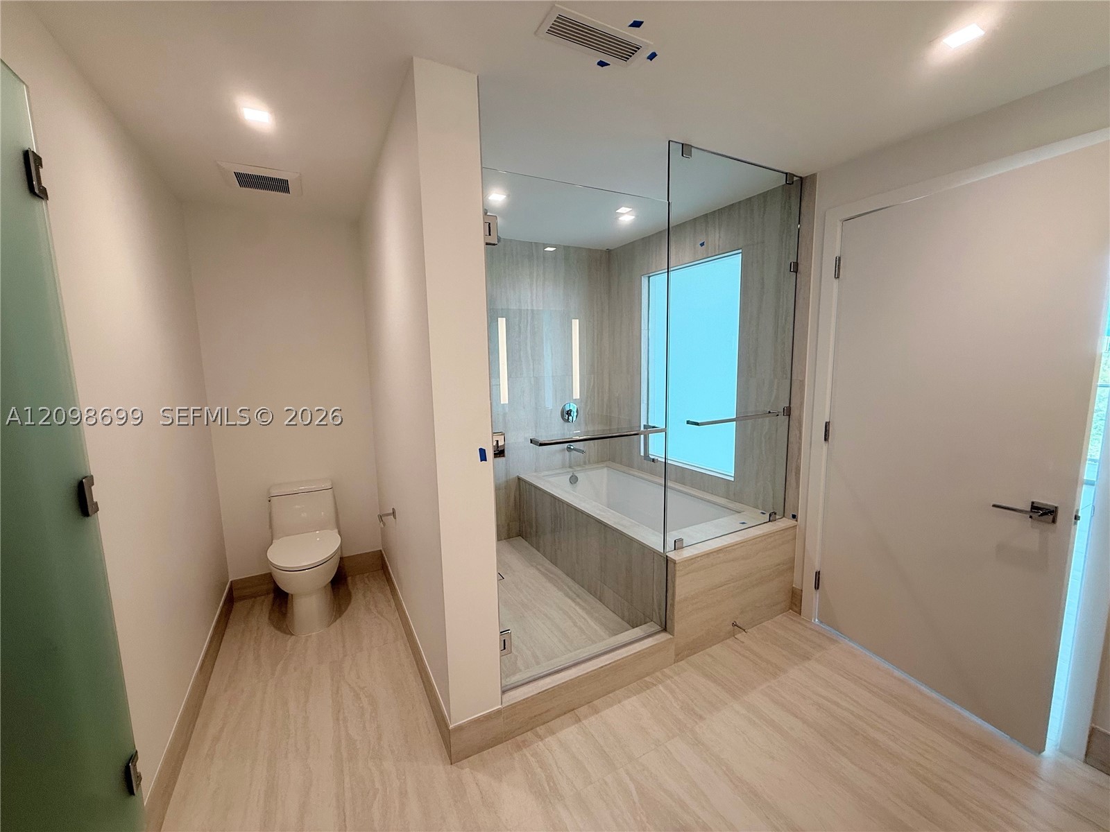 2411 Laguna Circle #901, North Miami FL 33181