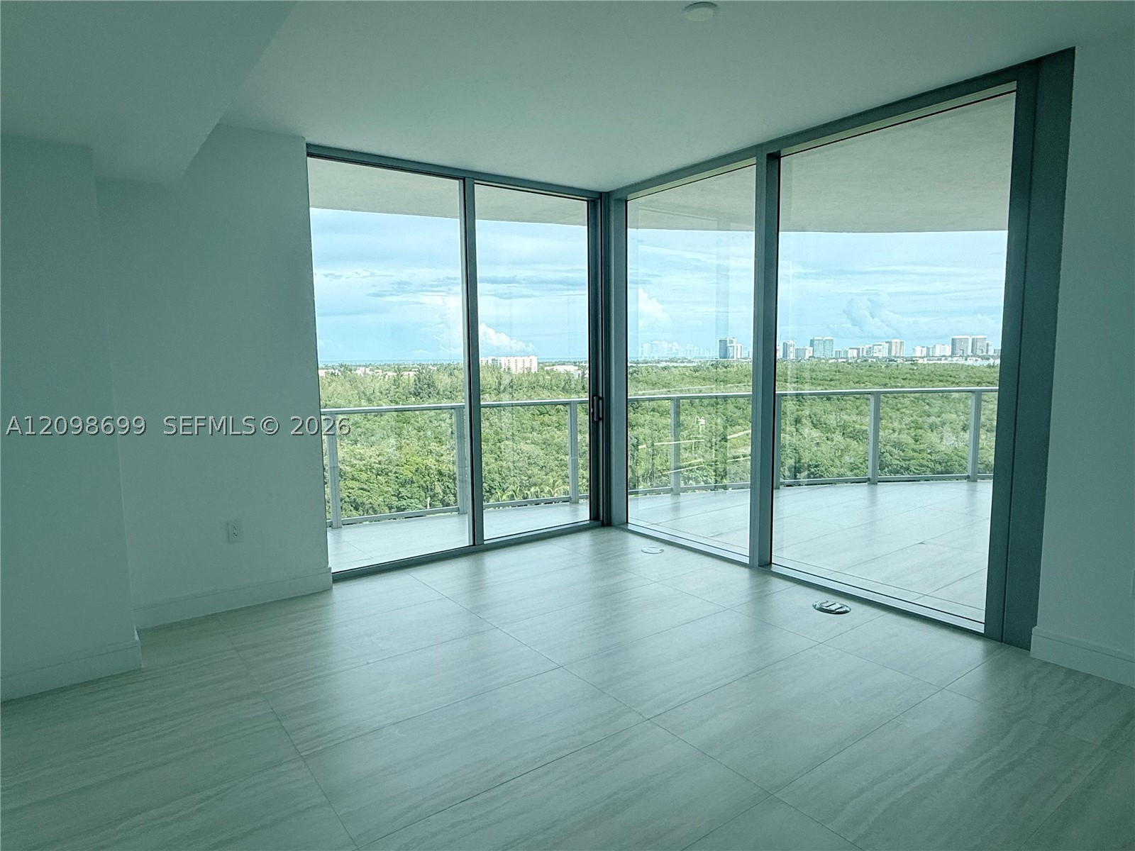 2411 Laguna Circle #901, North Miami FL 33181