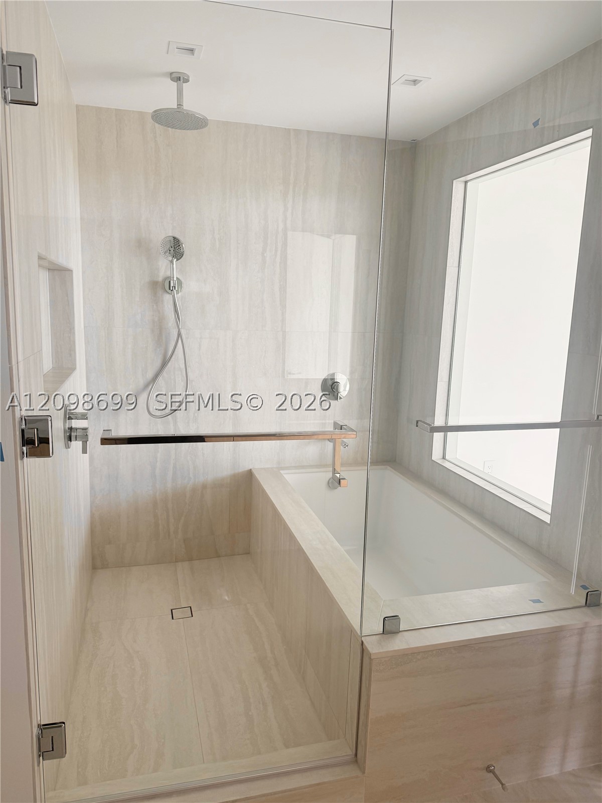 2411 Laguna Circle #901, North Miami FL 33181