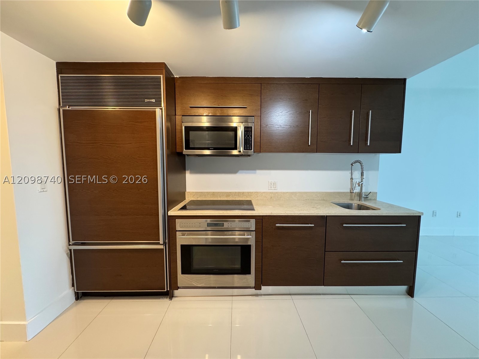 475 BRICKELL AV #3808, Miami FL 33131
