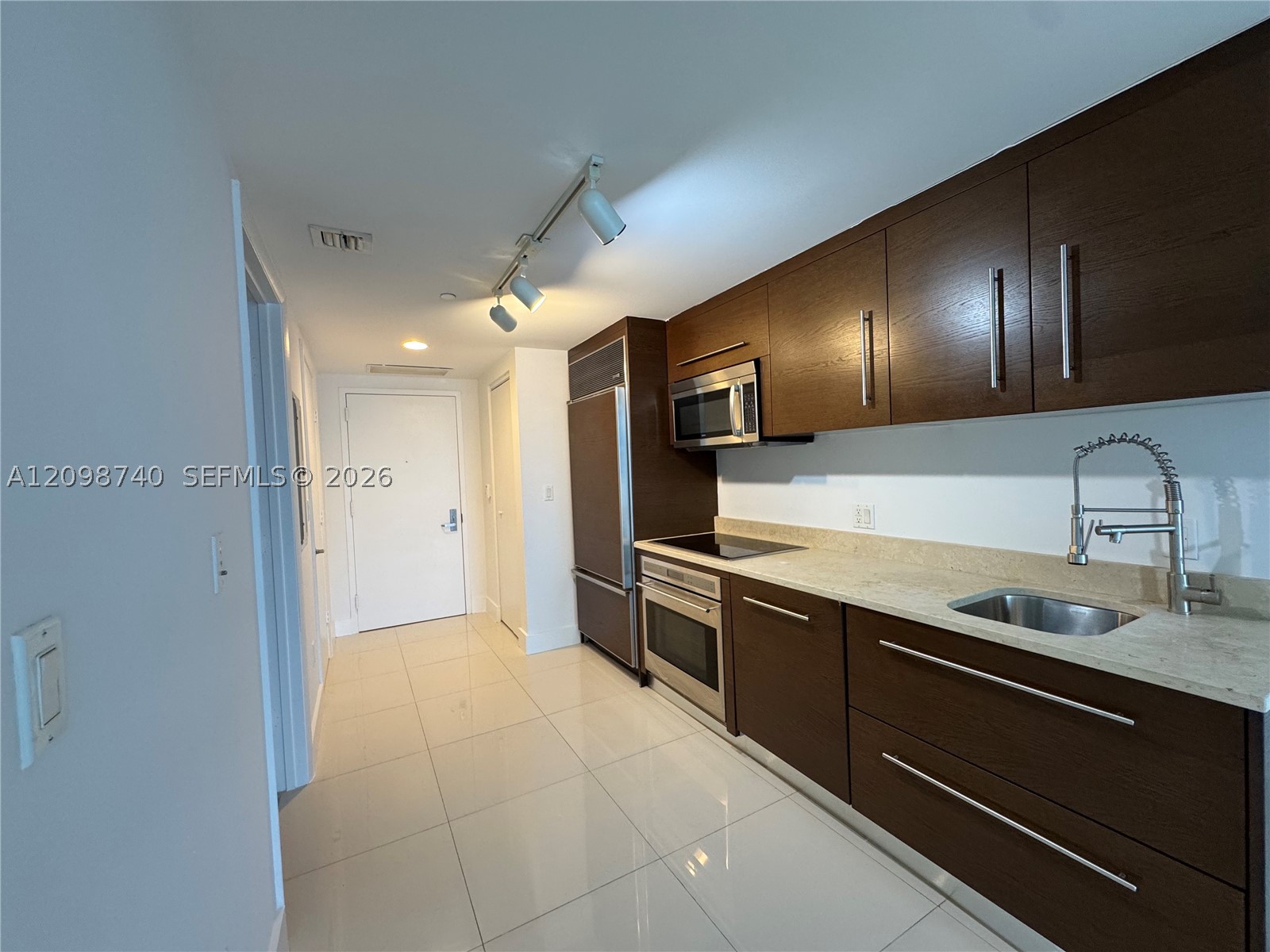 475 BRICKELL AV #3808, Miami FL 33131