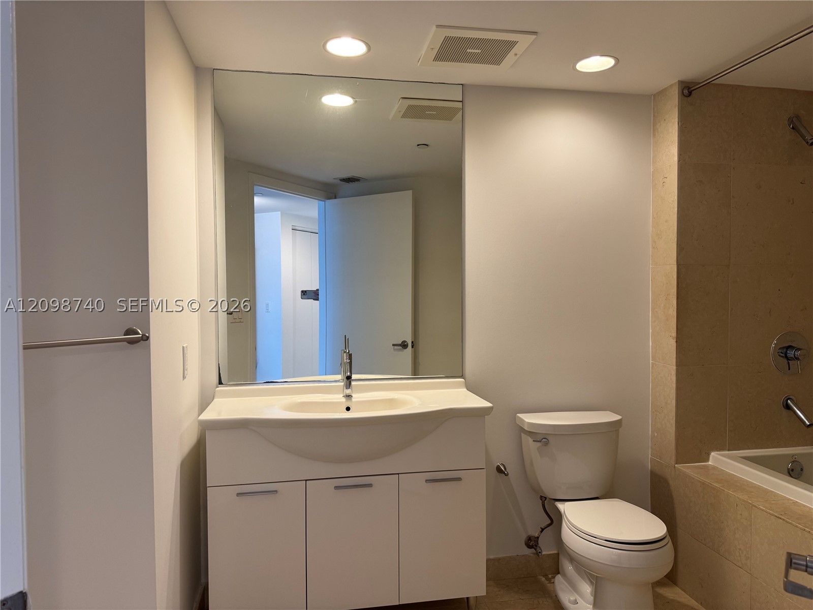 475 BRICKELL AV #3808, Miami FL 33131