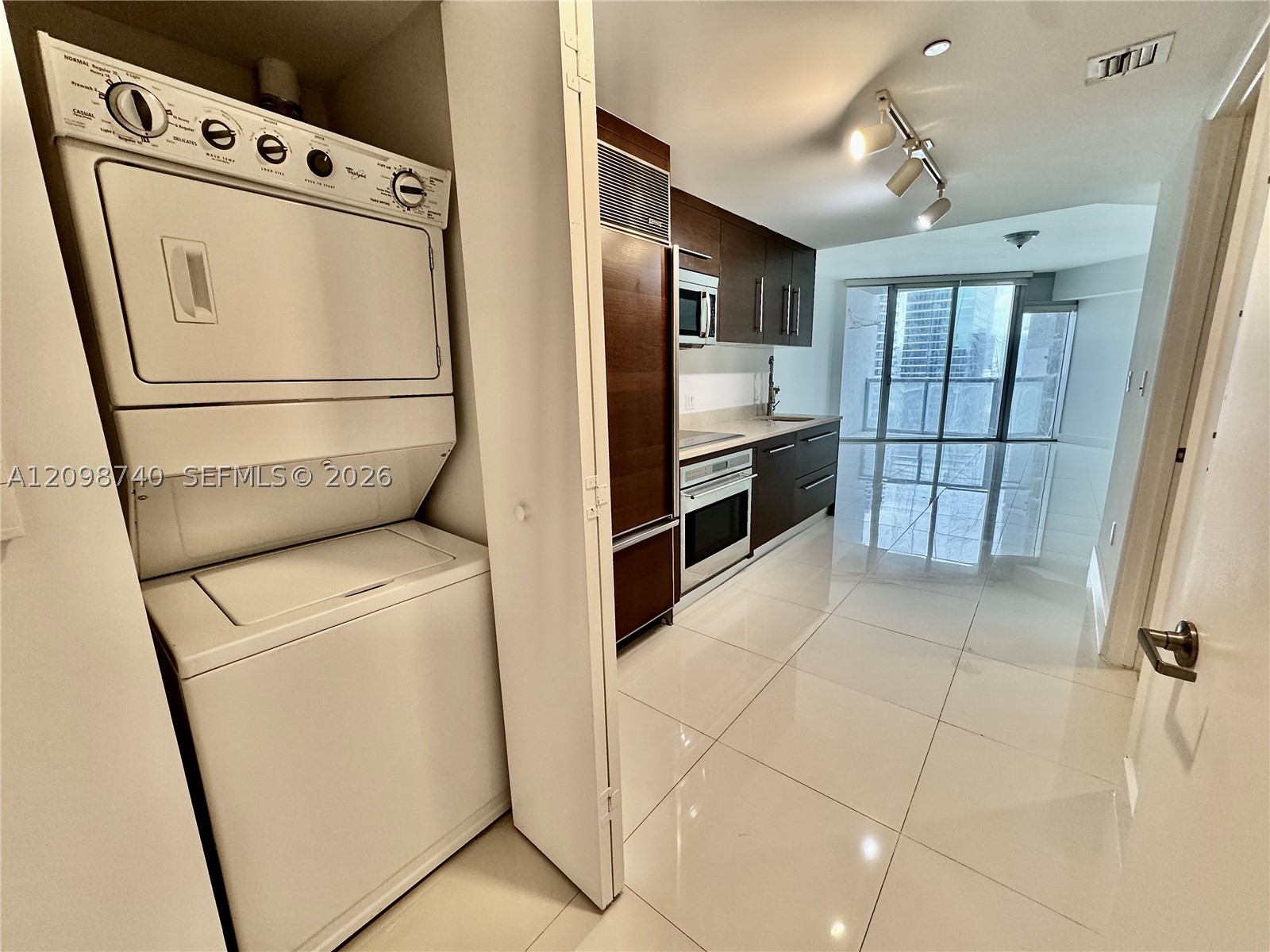 475 BRICKELL AV #3808, Miami FL 33131