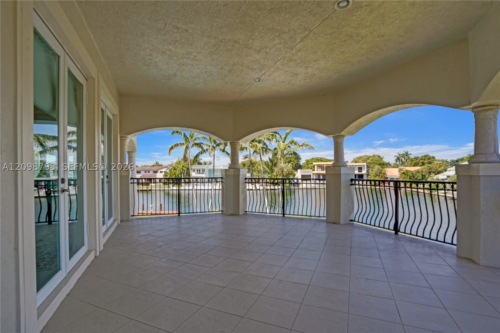 1130 Harbor Ct, Hollywood FL 33019
