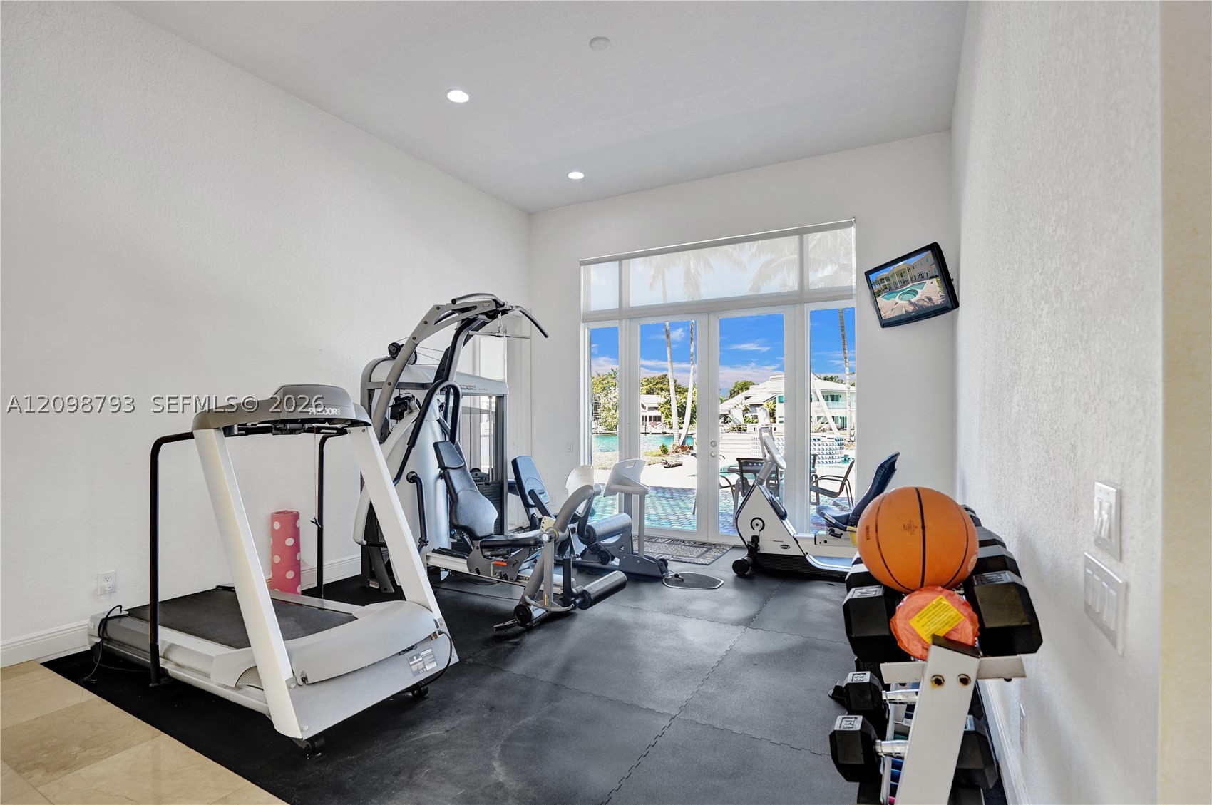 1130 Harbor Ct, Hollywood FL 33019