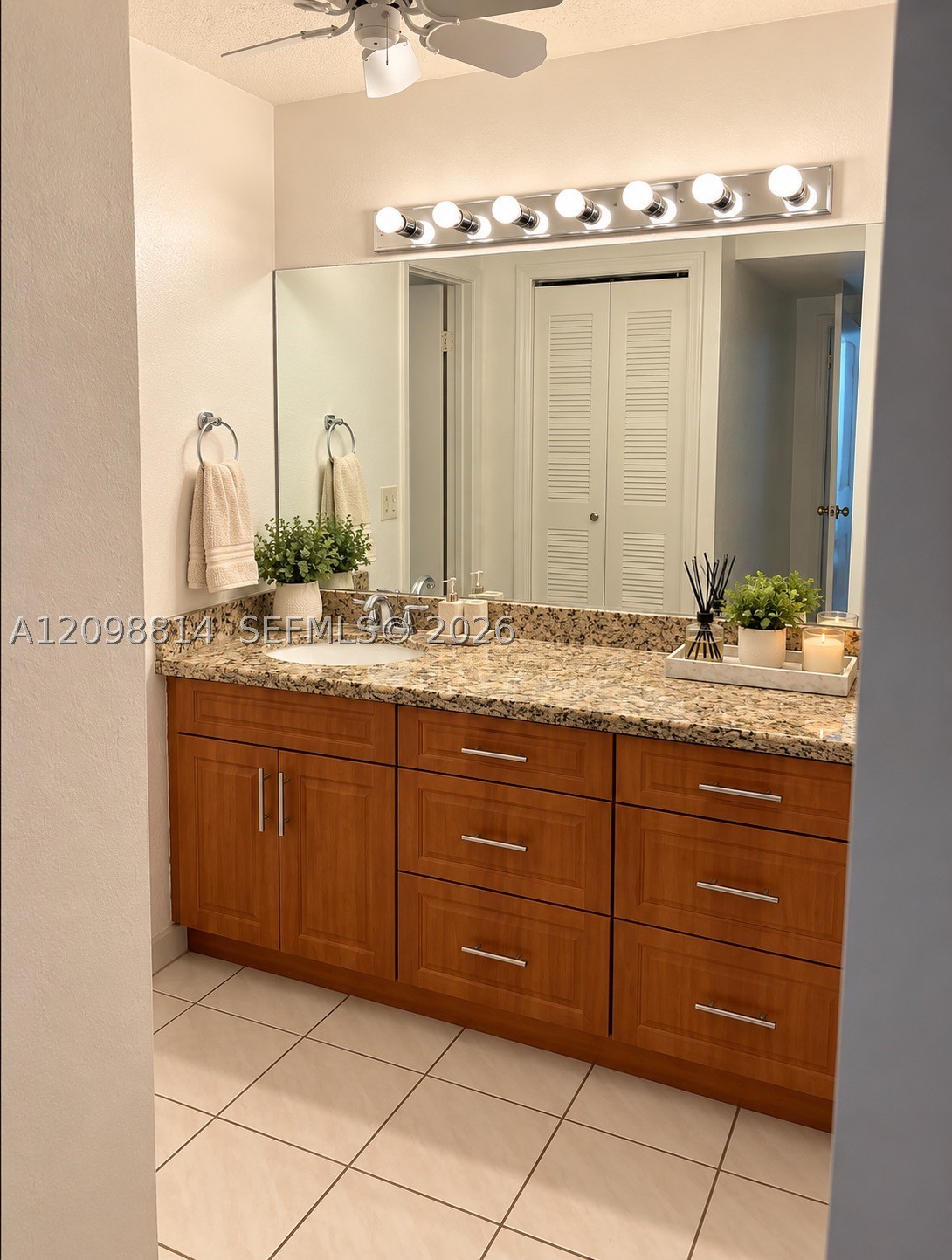 341 Lakeview Dr #104, Weston FL 33326