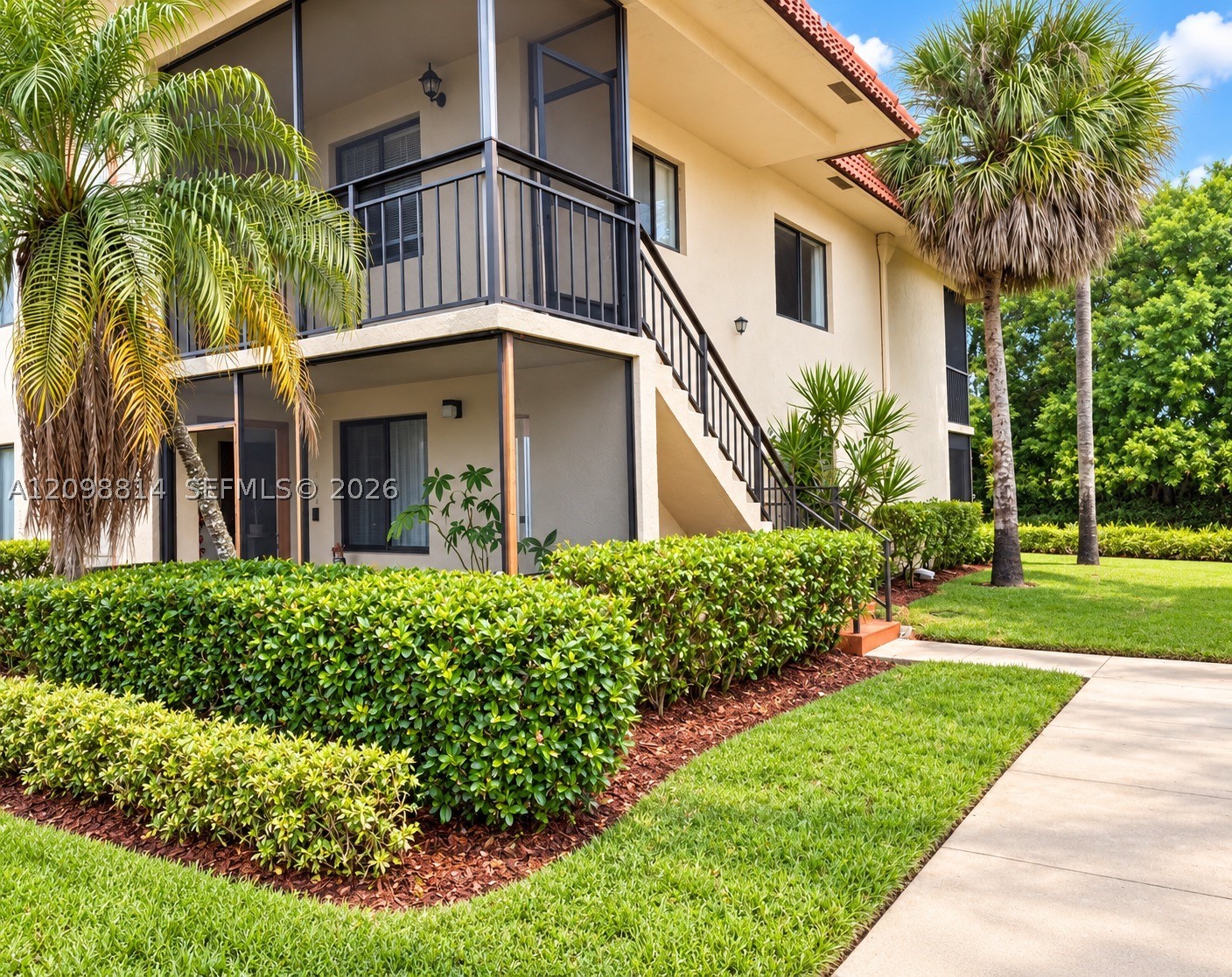 341 Lakeview Dr #104, Weston FL 33326