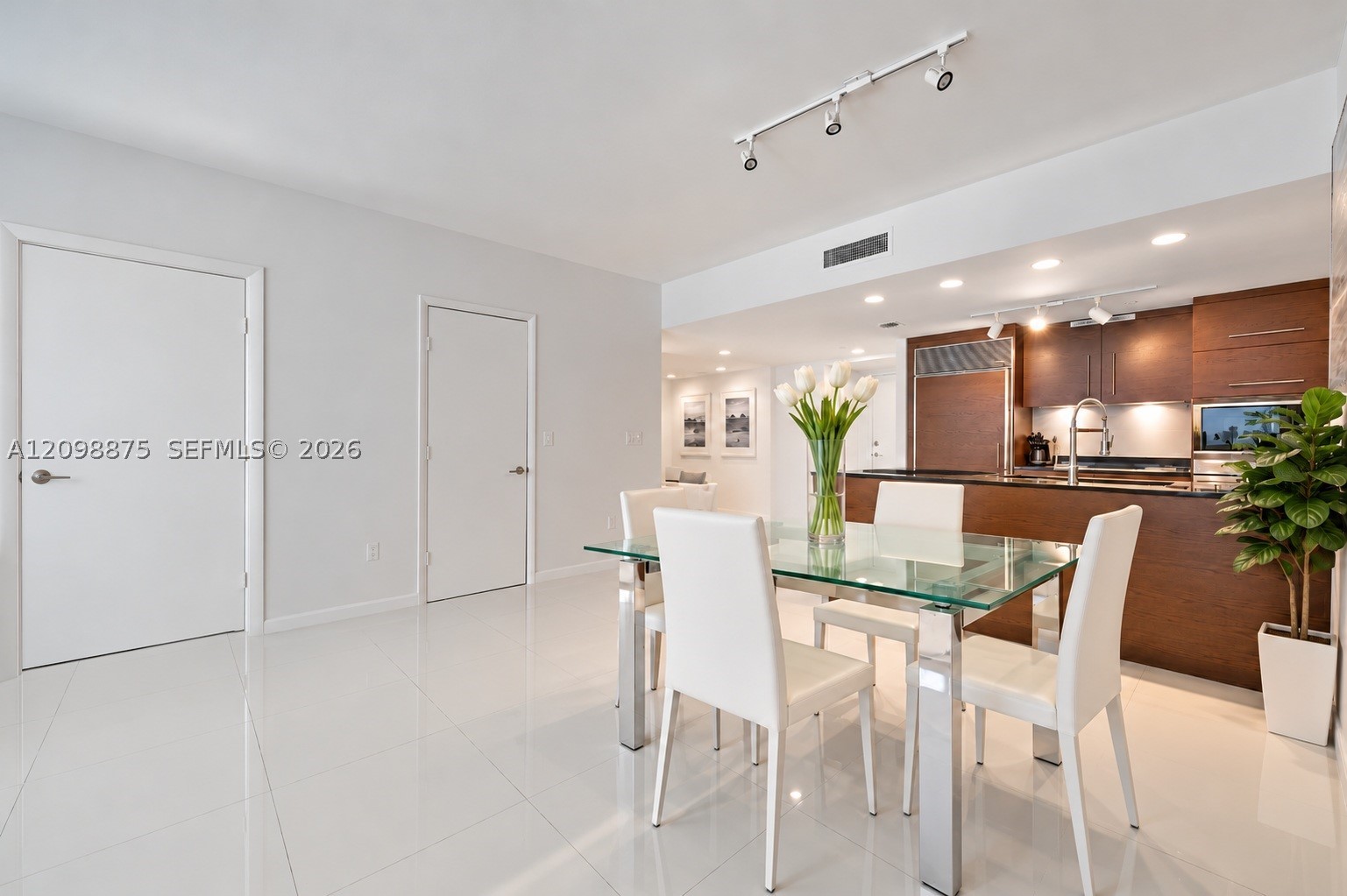 465 Brickell Ave #5105, Miami FL 33131