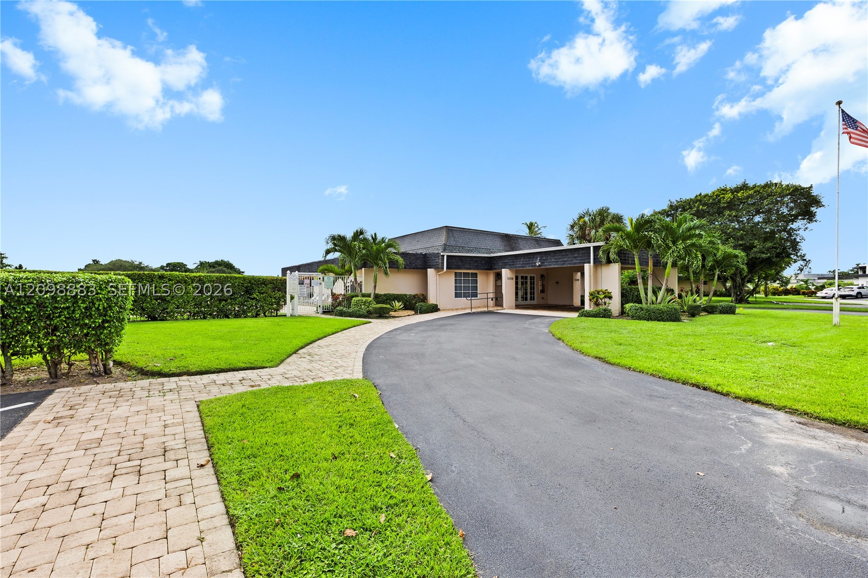 6204 Jacaranda Cir, Tamarac FL 33319