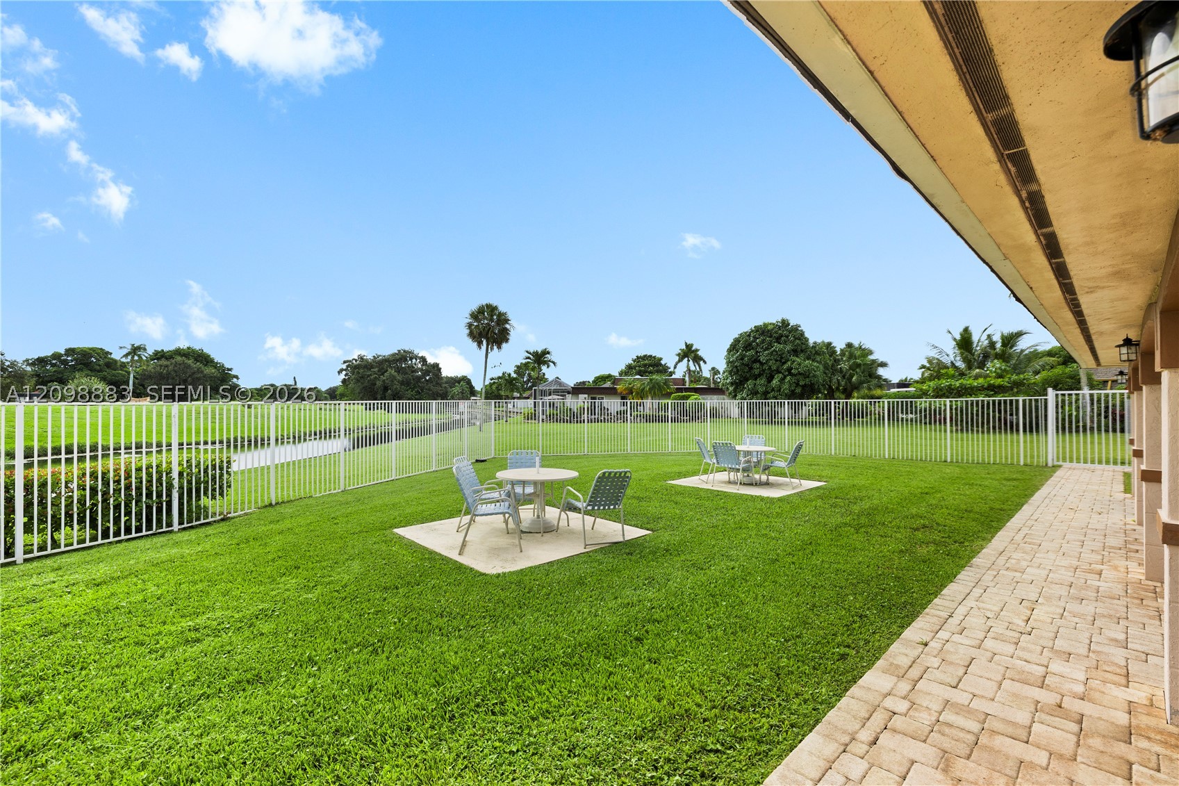 6204 Jacaranda Cir, Tamarac FL 33319