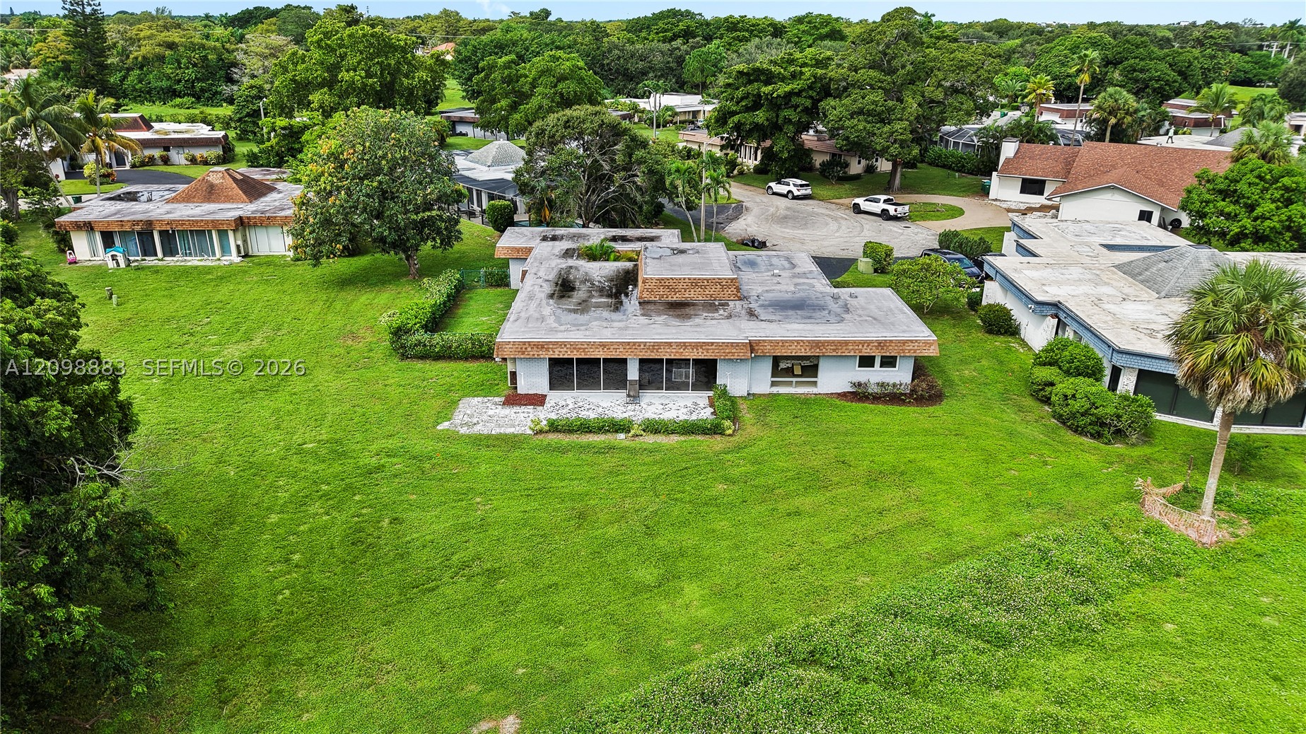 6204 Jacaranda Cir, Tamarac FL 33319