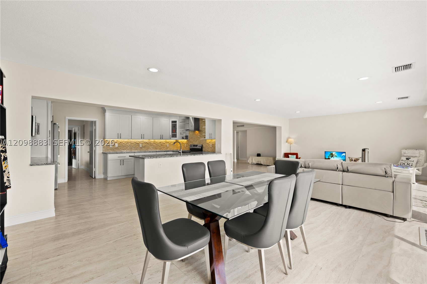 6204 Jacaranda Cir, Tamarac FL 33319