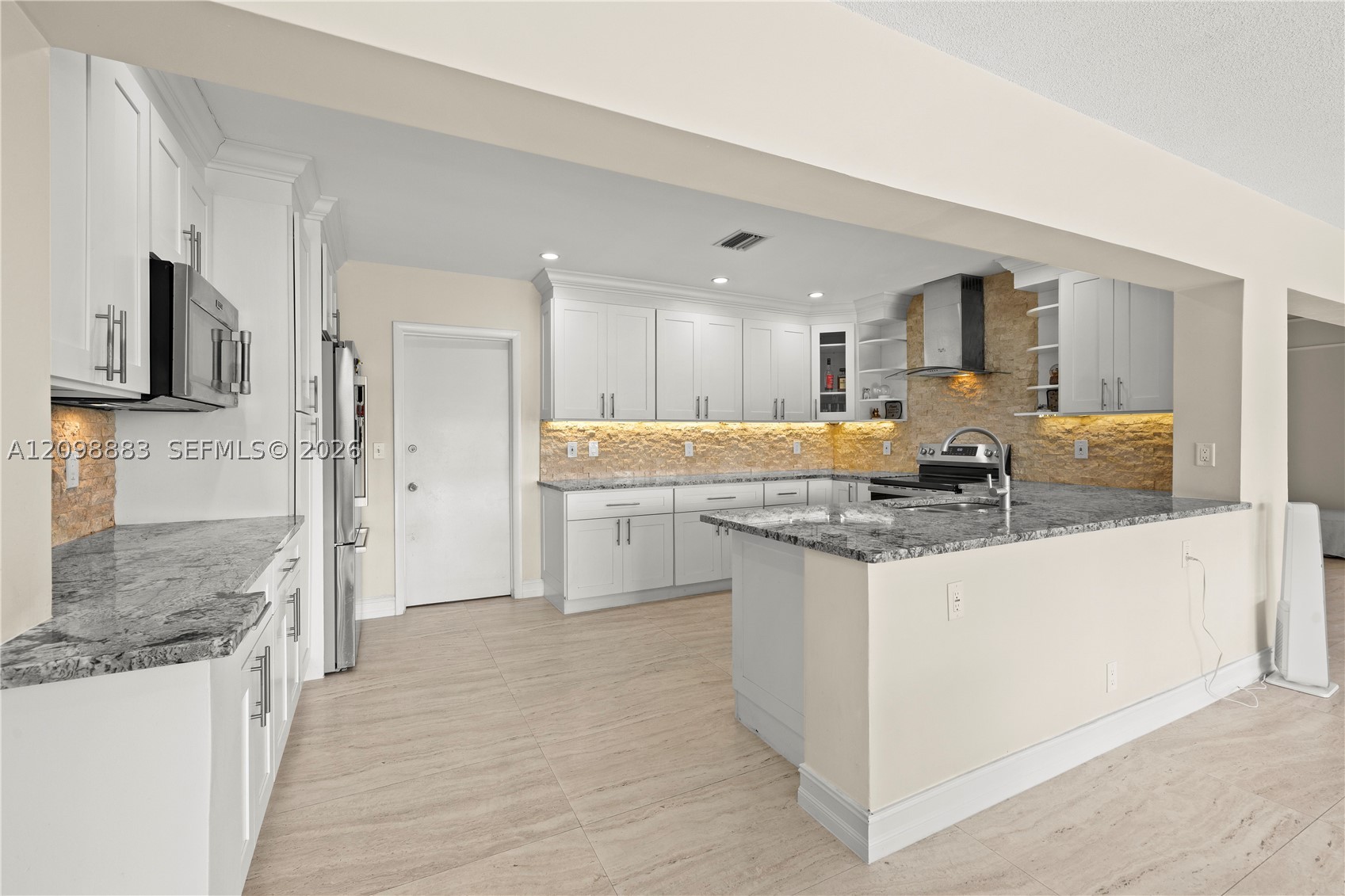 6204 Jacaranda Cir, Tamarac FL 33319