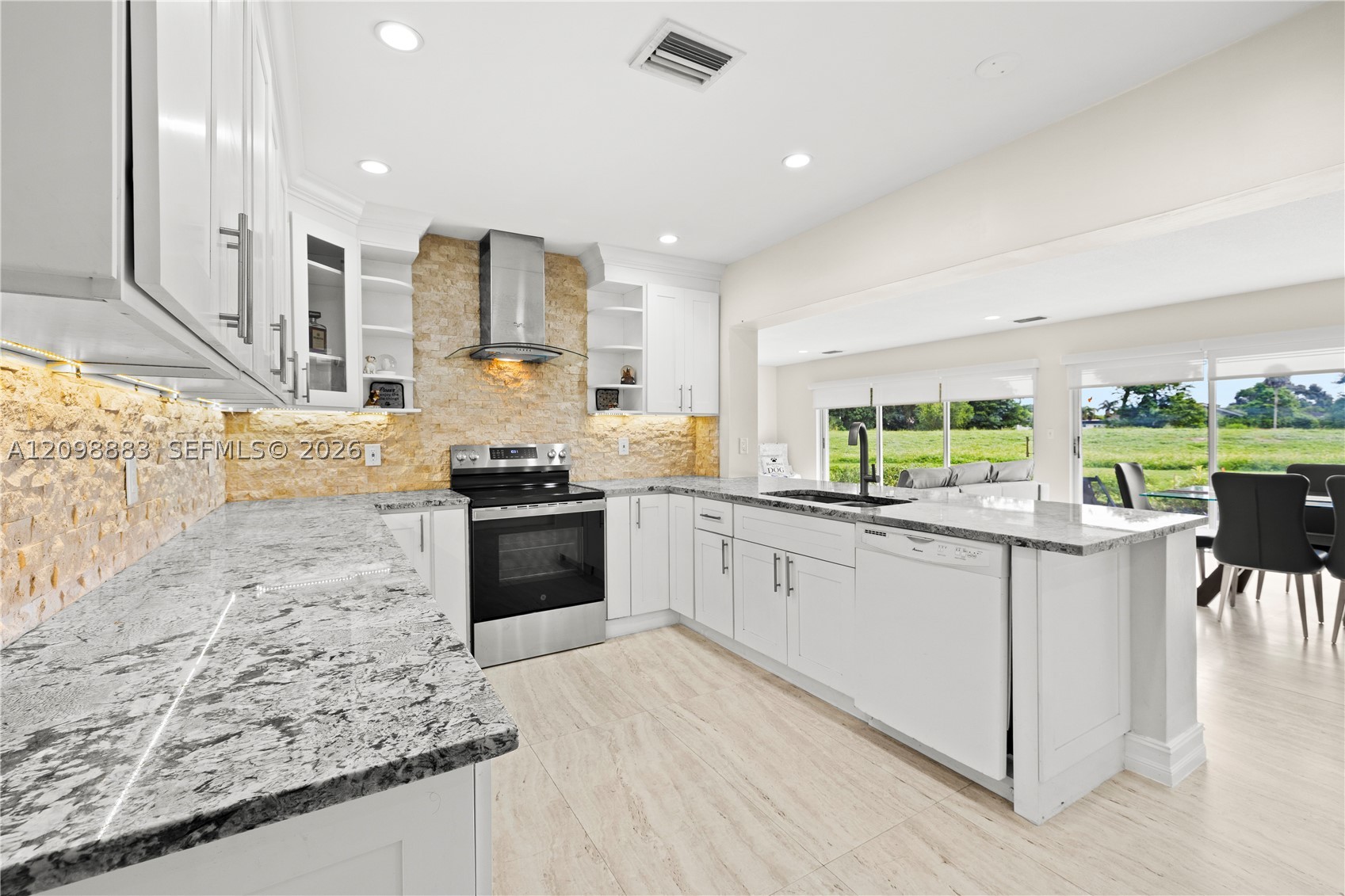 6204 Jacaranda Cir, Tamarac FL 33319