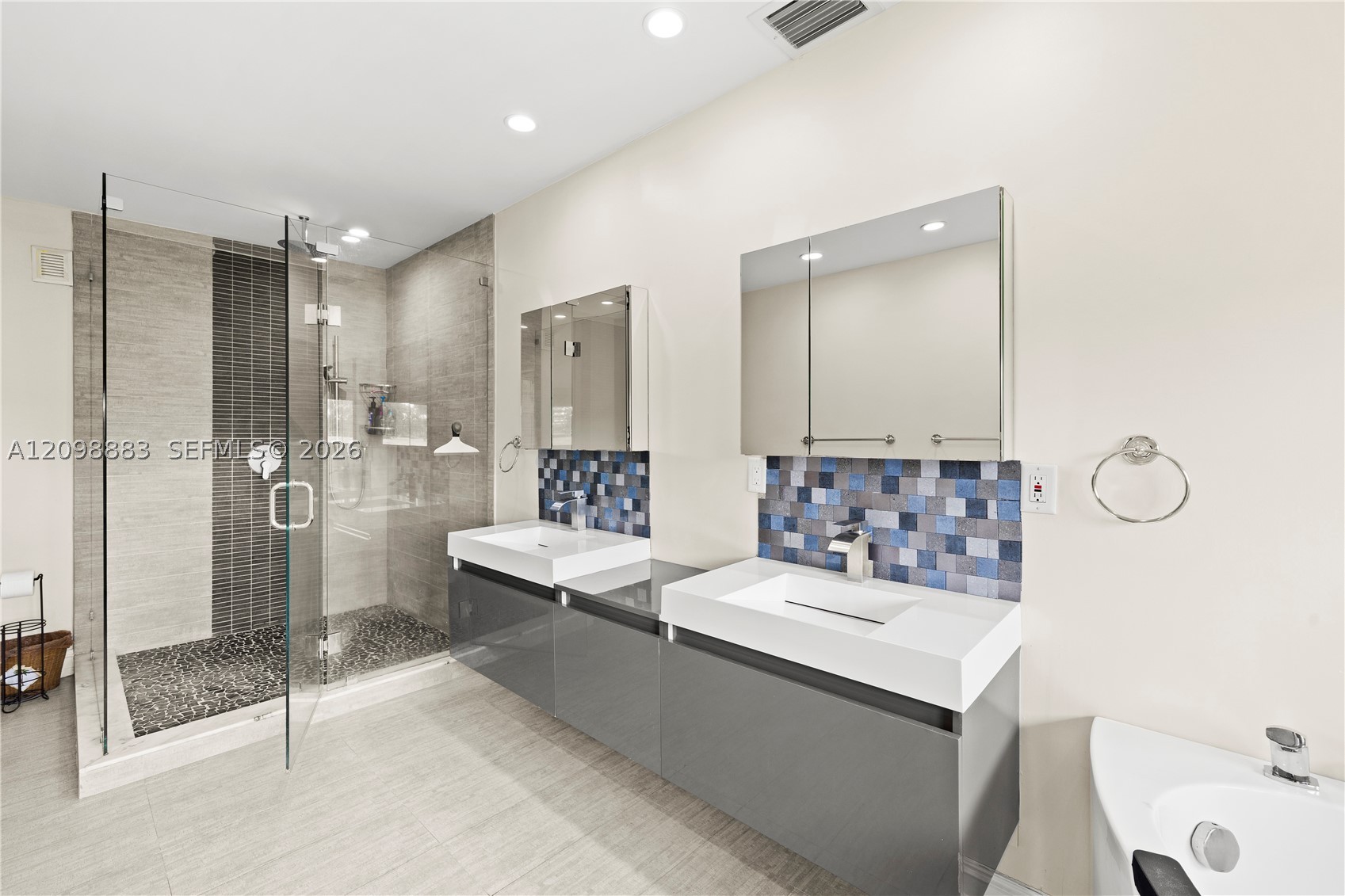 6204 Jacaranda Cir, Tamarac FL 33319