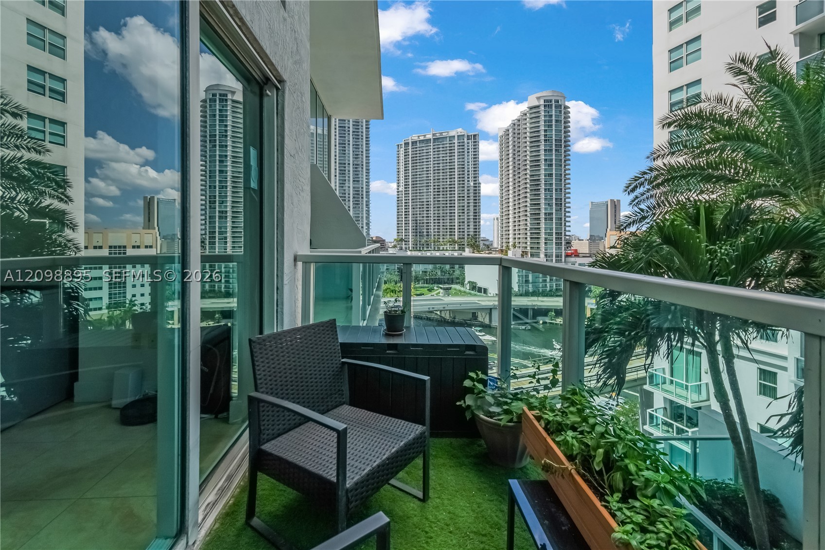 41 SE 5th St #811, Miami FL 33131
