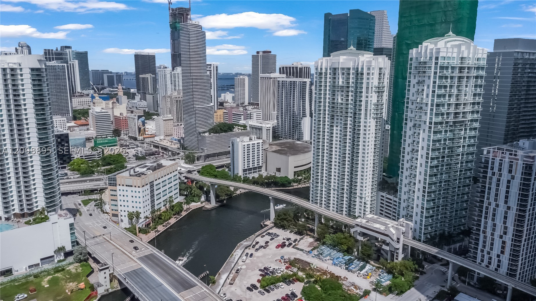 41 SE 5th St #811, Miami FL 33131