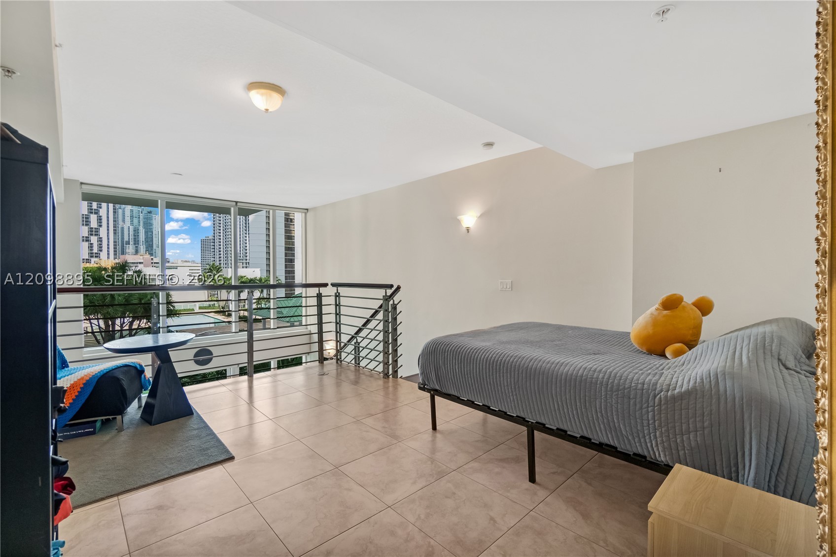 41 SE 5th St #811, Miami FL 33131