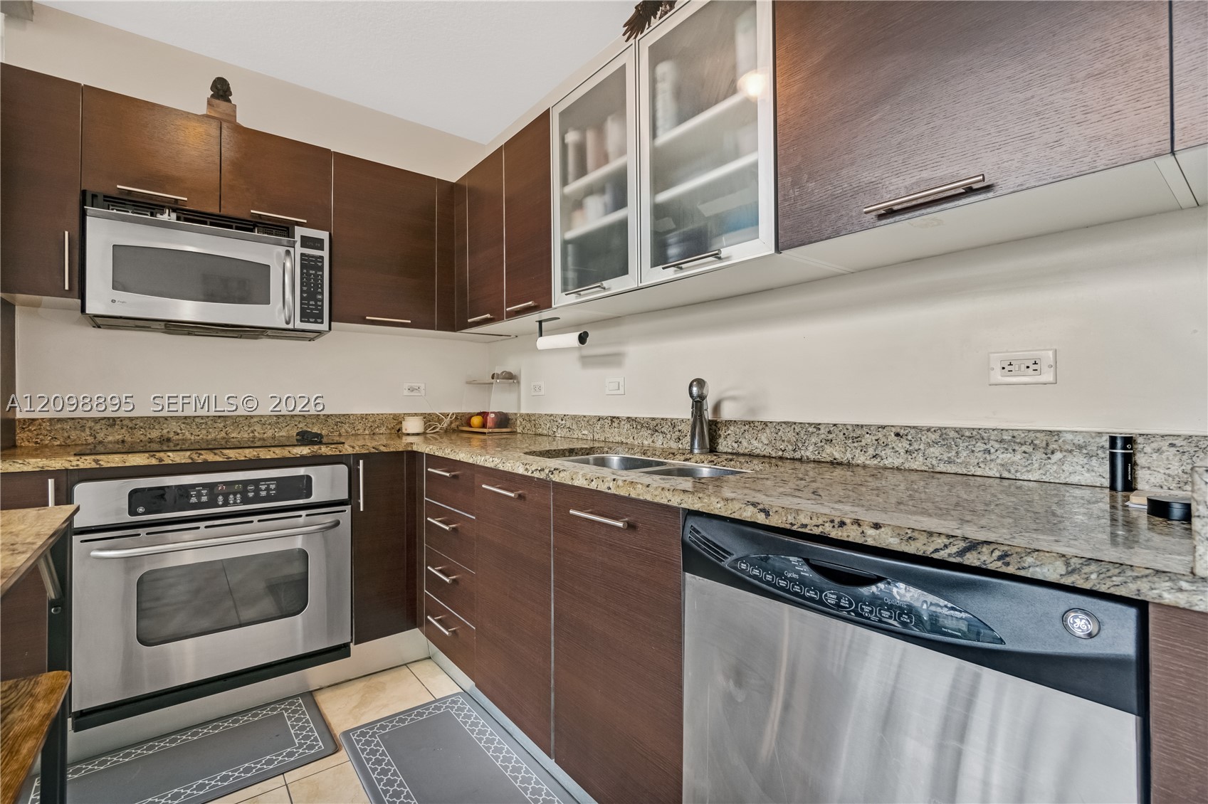 41 SE 5th St #811, Miami FL 33131
