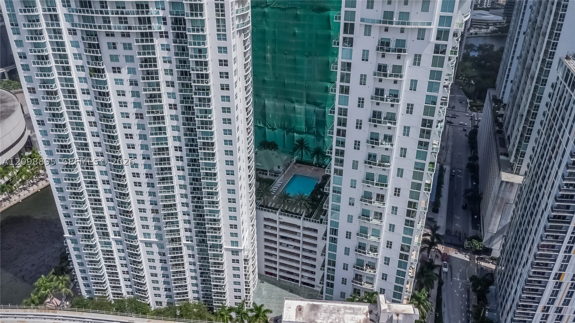 41 SE 5th St #811, Miami FL 33131