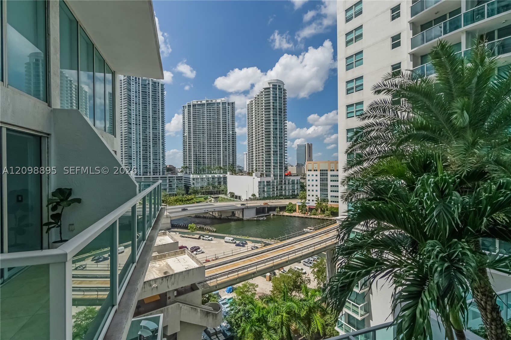 41 SE 5th St #811, Miami FL 33131