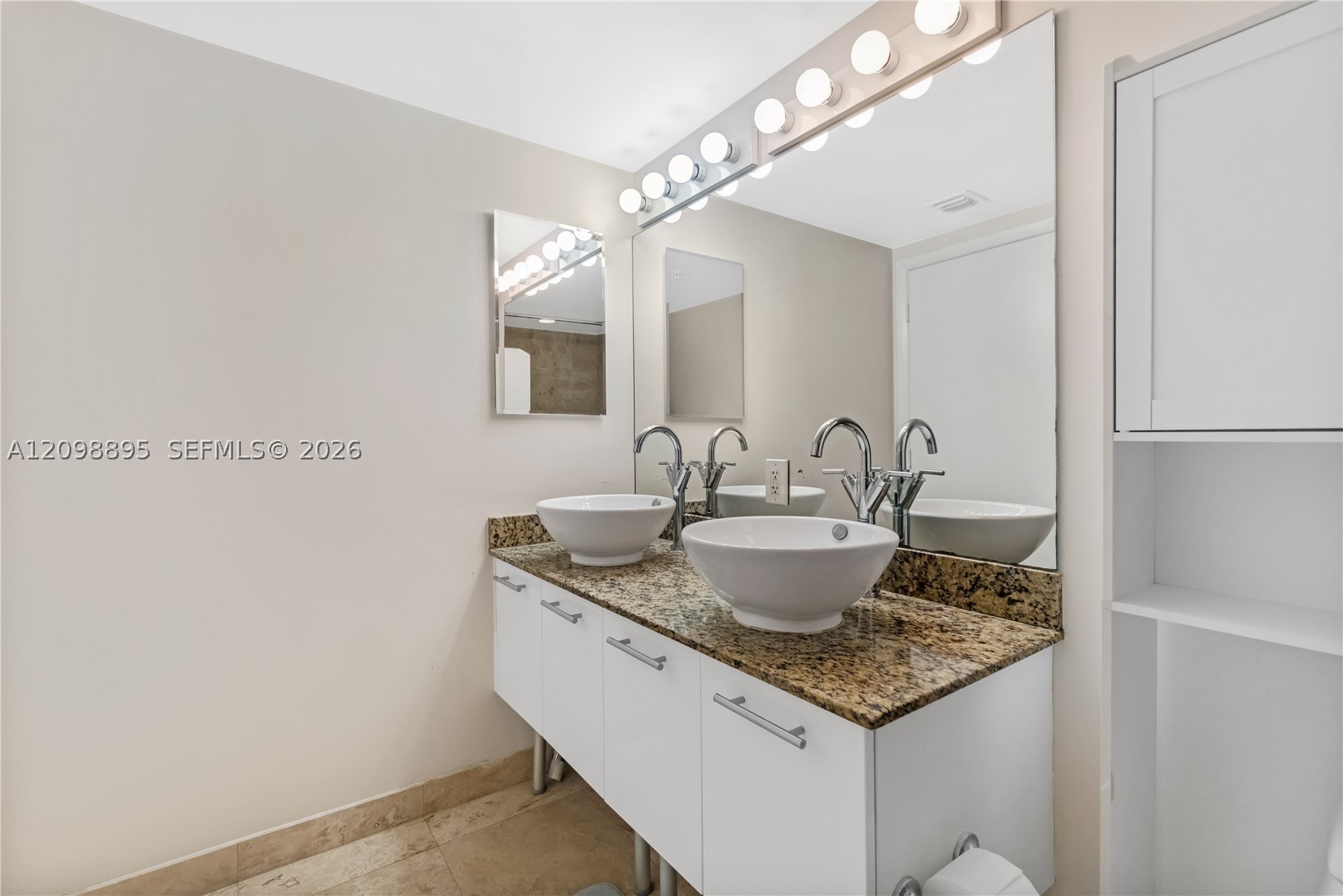 41 SE 5th St #811, Miami FL 33131