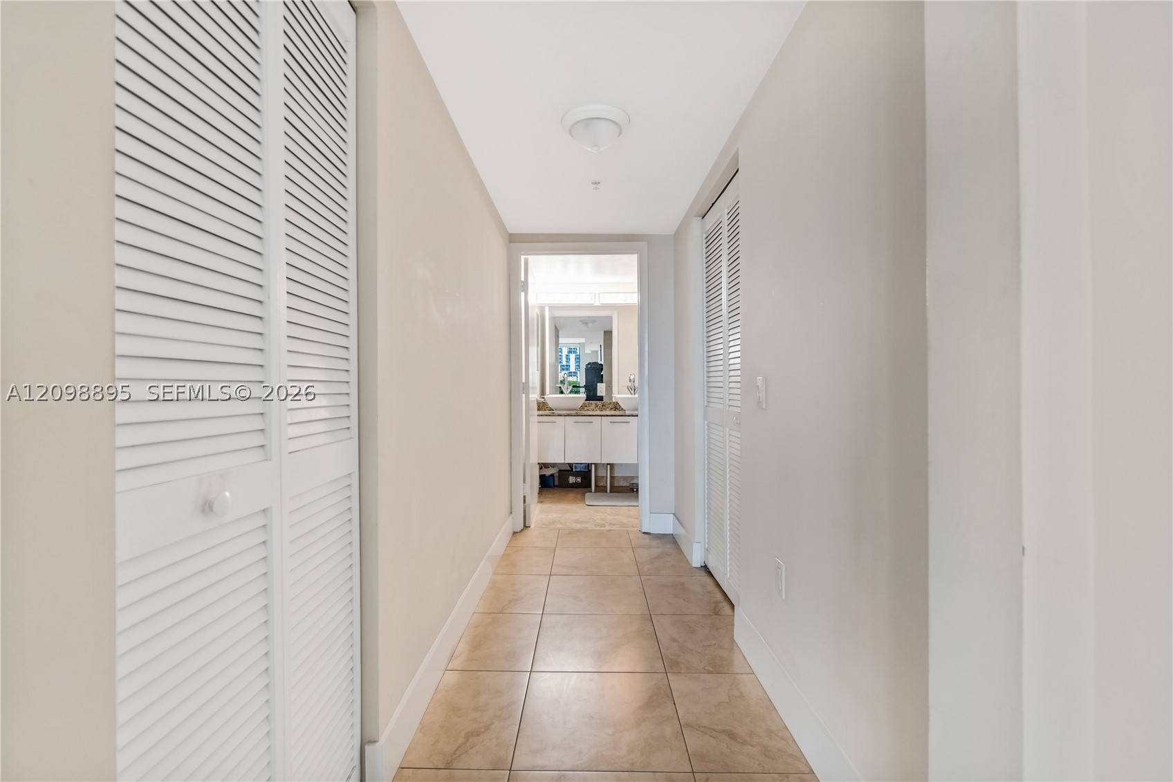 41 SE 5th St #811, Miami FL 33131