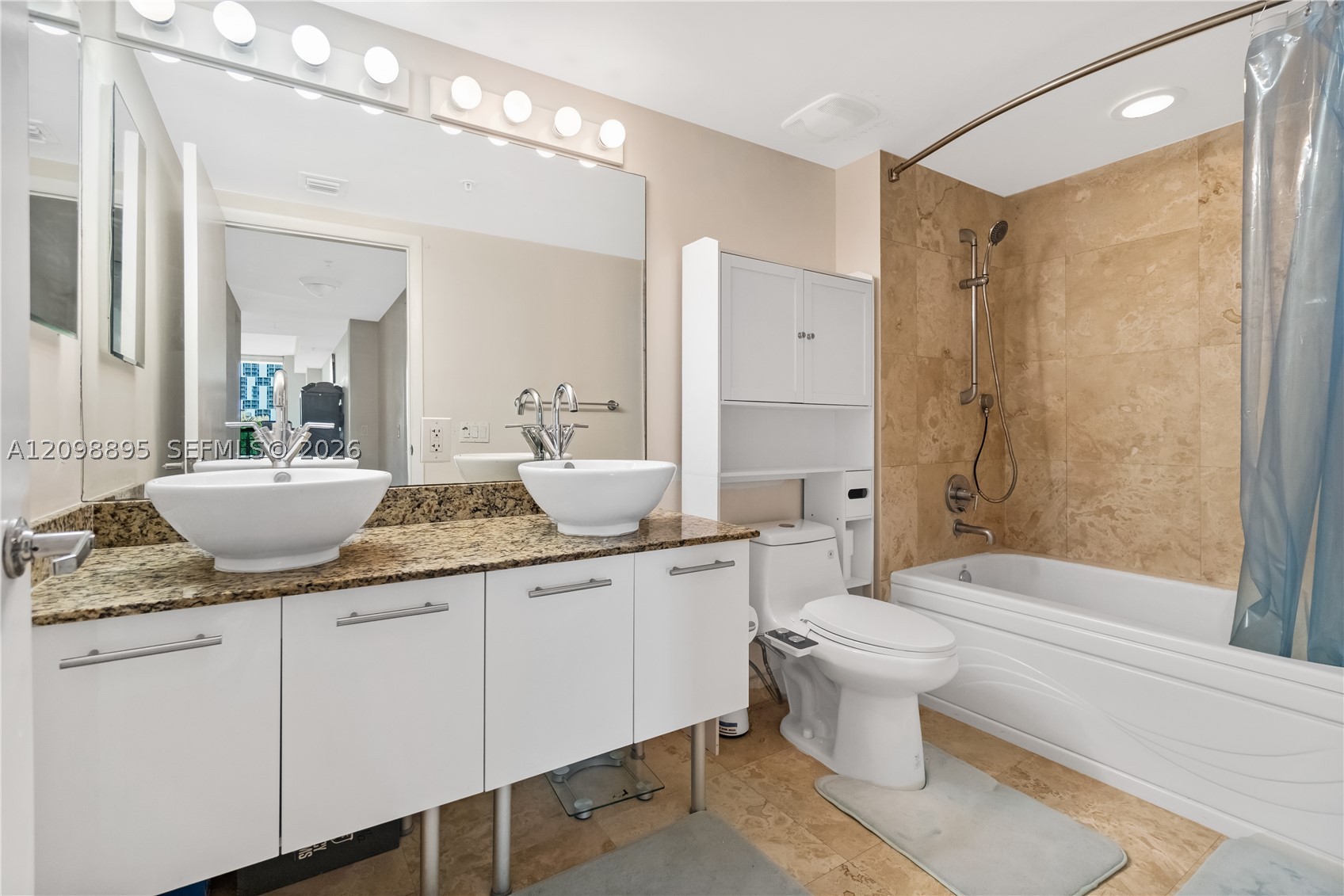 41 SE 5th St #811, Miami FL 33131