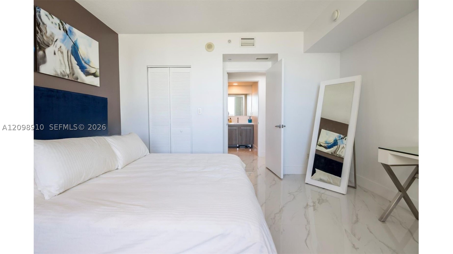 325 S Biscayne Blvd #2624, Miami FL 33131