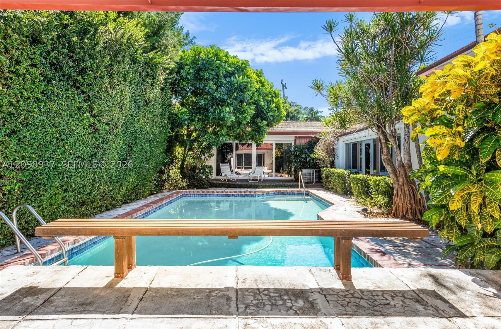 6415 Pine Tree Drive Cir, Miami Beach FL 33141