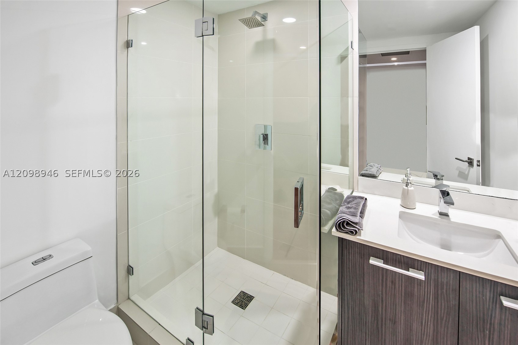 45 SW 9th St #1604, Miami FL 33130