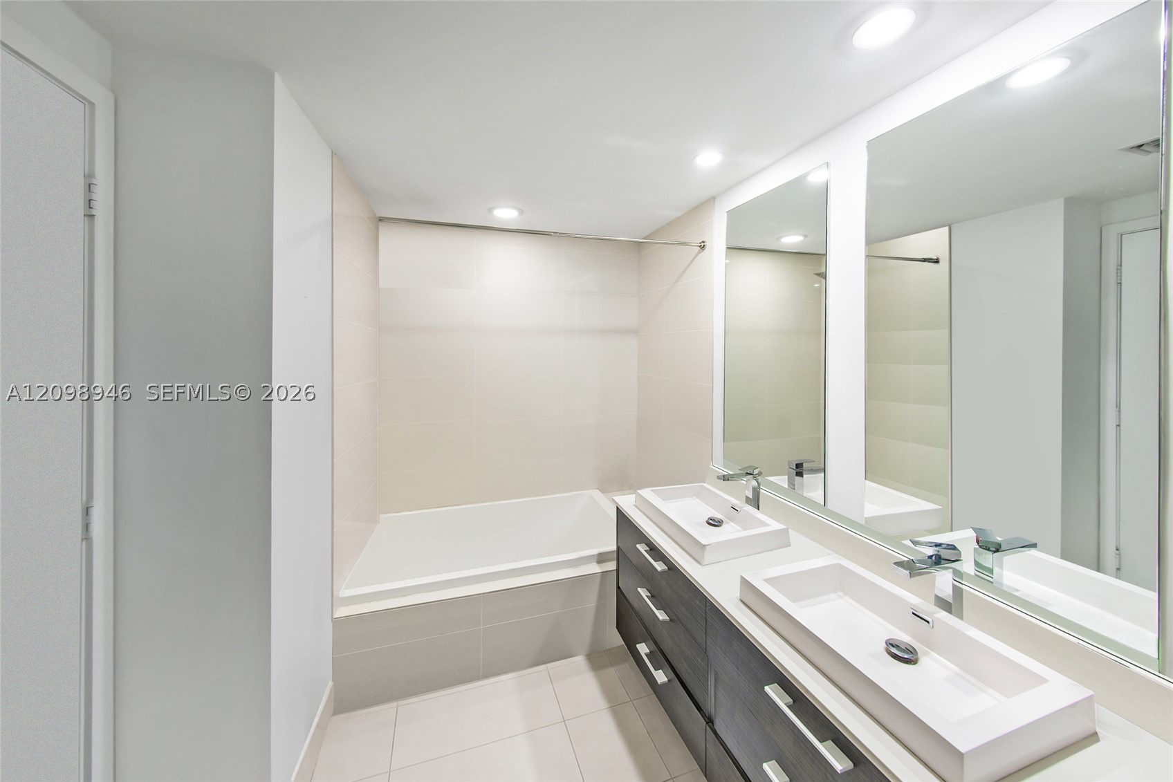 45 SW 9th St #1604, Miami FL 33130