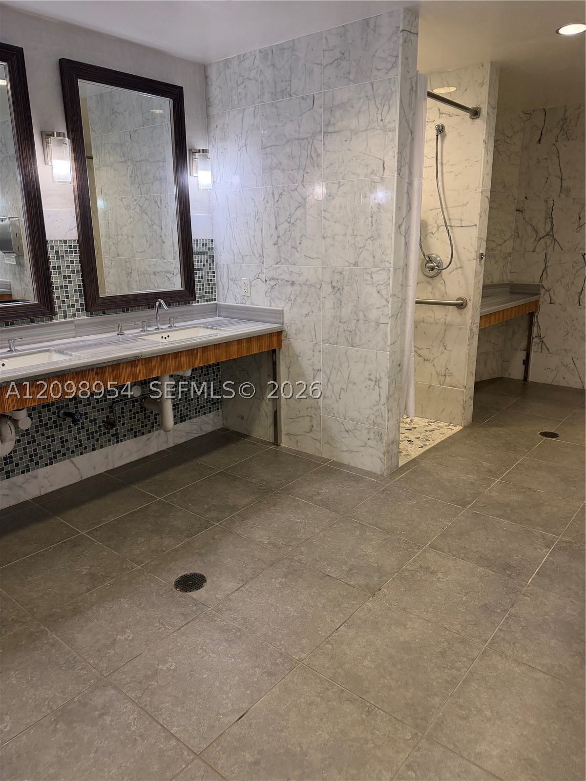 253 NE 2nd St #2405, Miami FL 33132