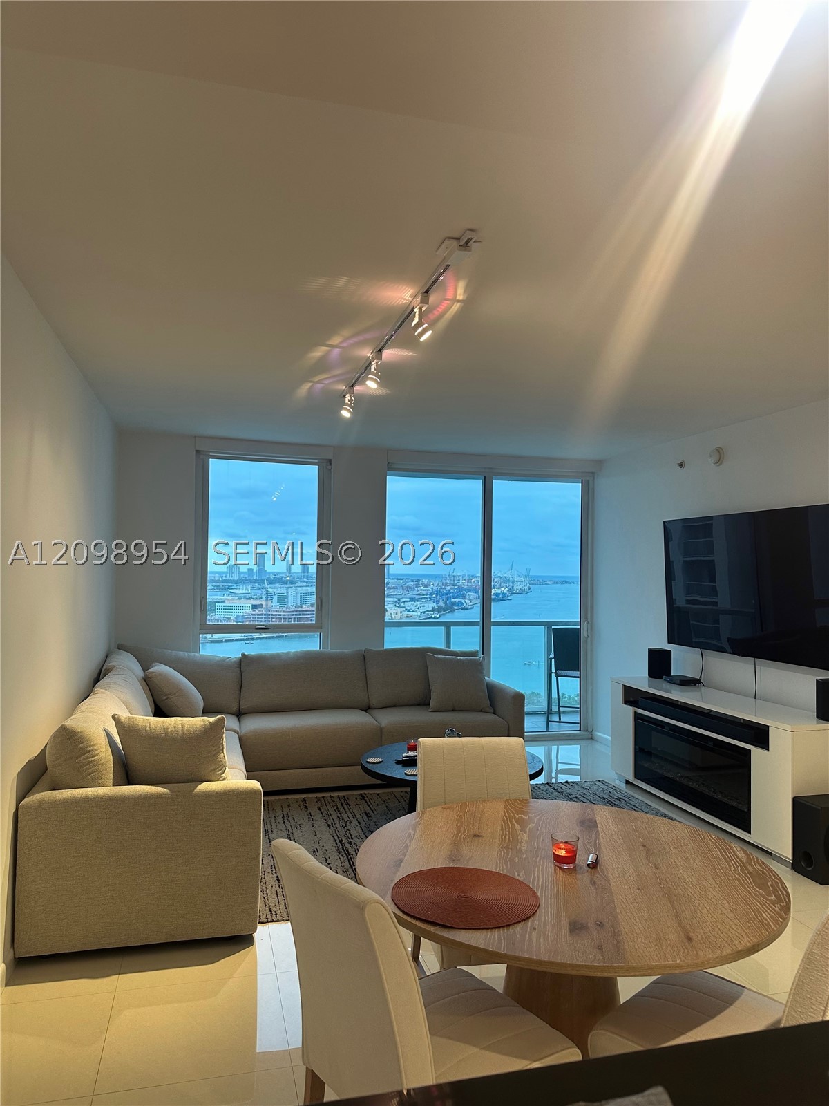 253 NE 2nd St #2405, Miami FL 33132