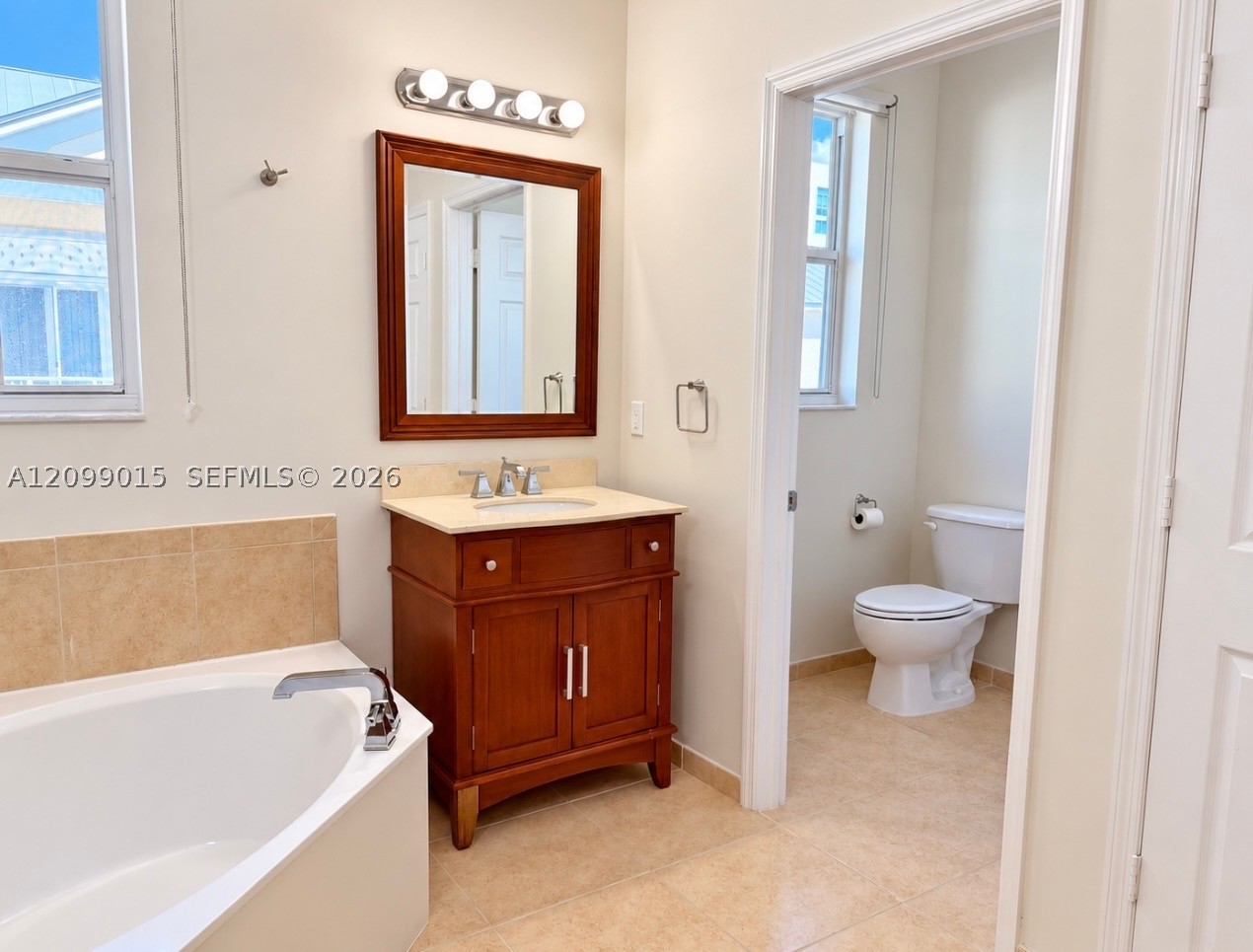 10711 NW 75th Ln, Doral FL 33178