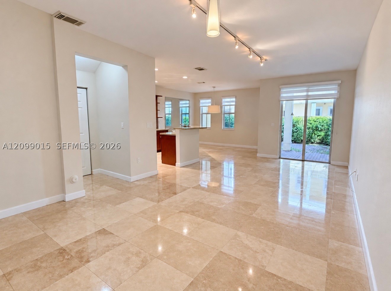10711 NW 75th Ln, Doral FL 33178