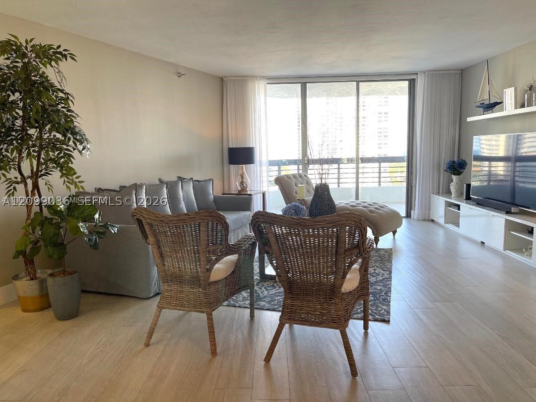 3500 Mystic Pointe Dr #1507, Aventura FL 33180