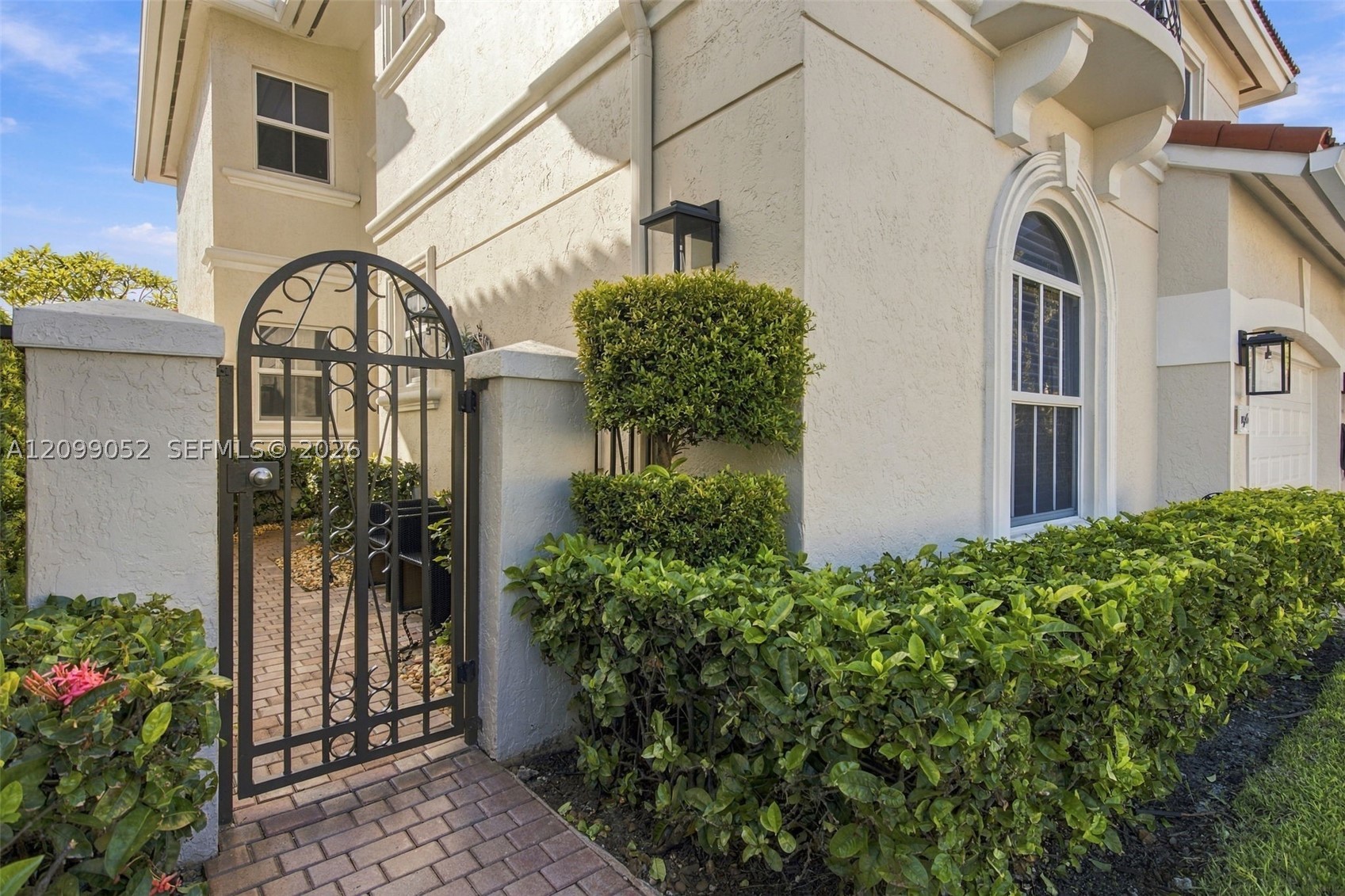 1516 Breakwater Ter, Hollywood FL 33019