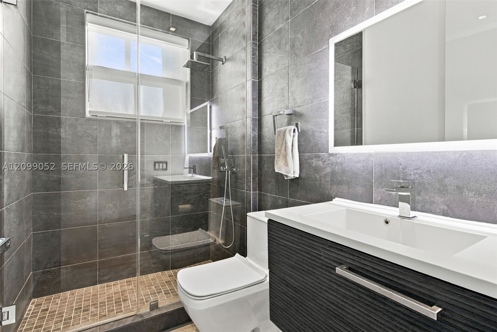 1516 Breakwater Ter, Hollywood FL 33019