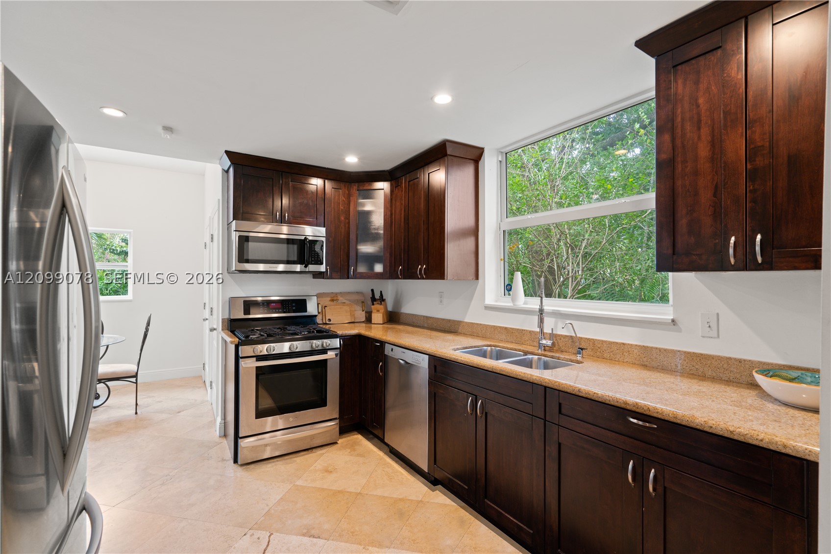 120 NE 44th St, Miami FL 33137