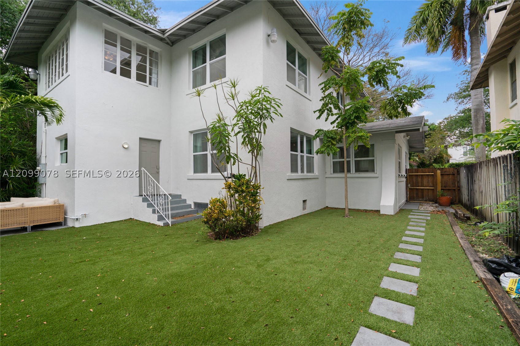 120 NE 44th St, Miami FL 33137