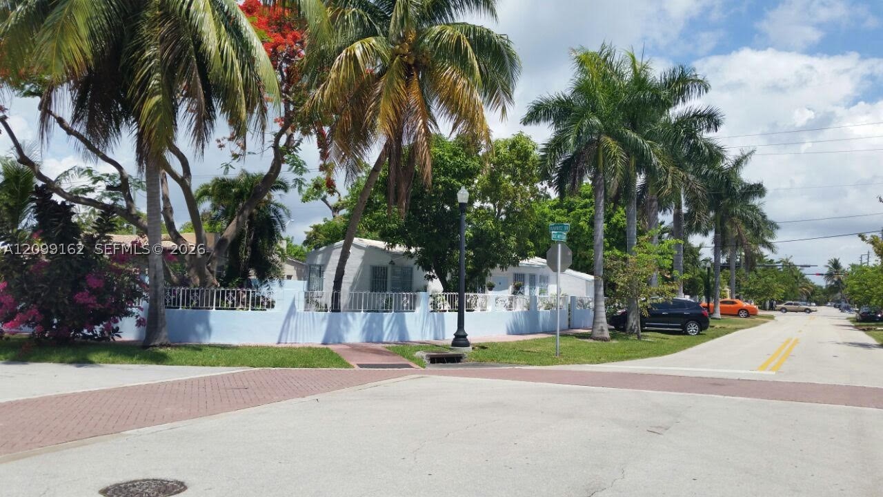 6910 Rue Notre Dame, Miami Beach FL 33141