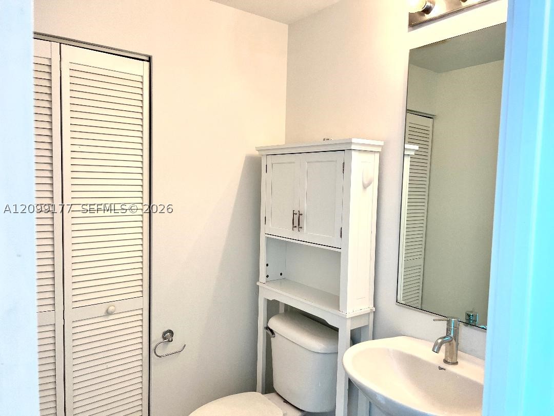 888 Biscayne Blvd #3703, Miami FL 33132