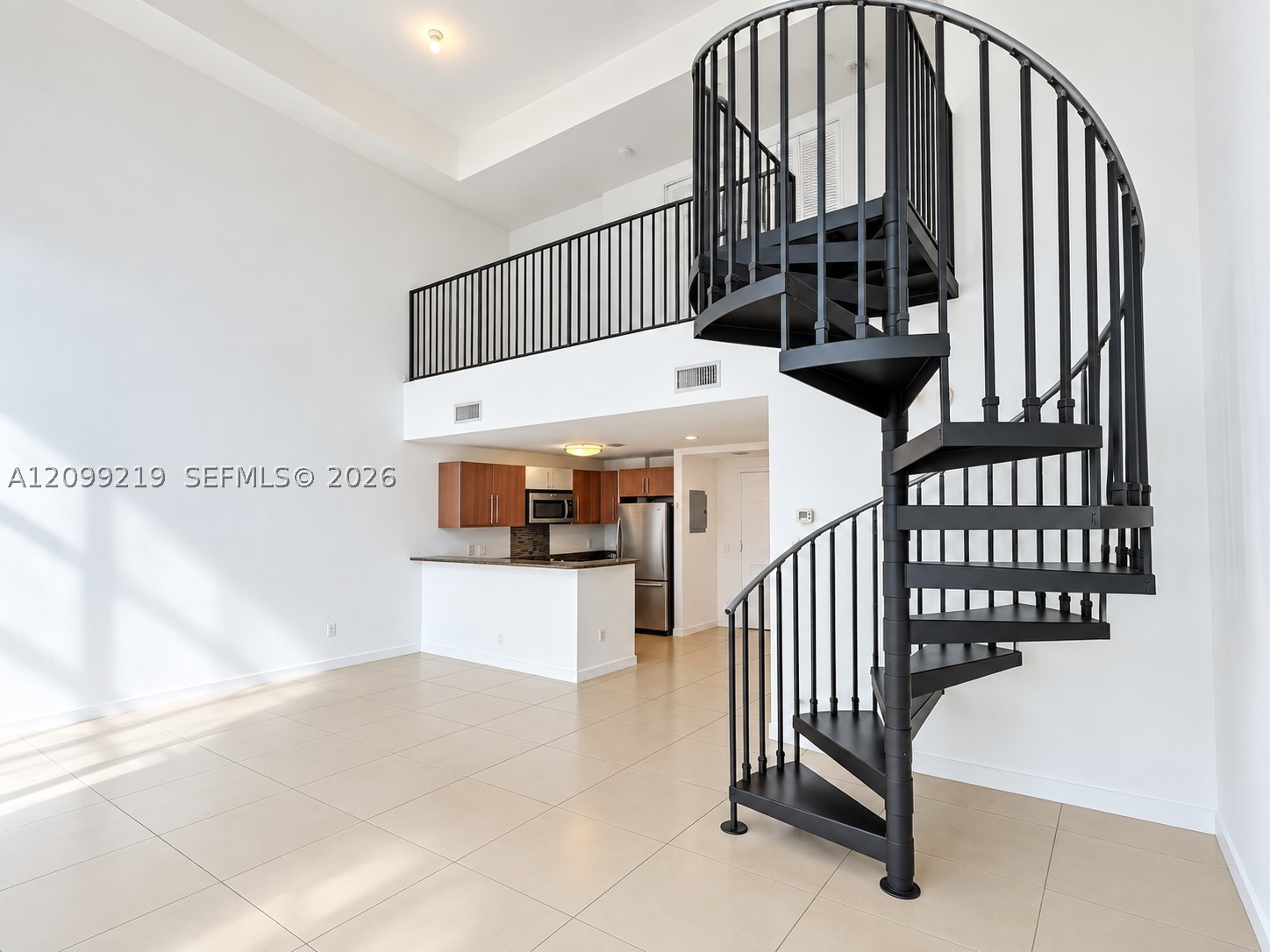 300 S Biscayne Blvd #L-406, Miami FL 33131