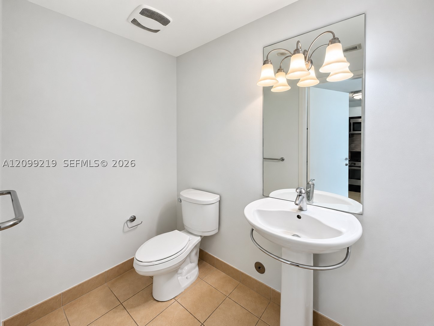 300 S Biscayne Blvd #L-406, Miami FL 33131