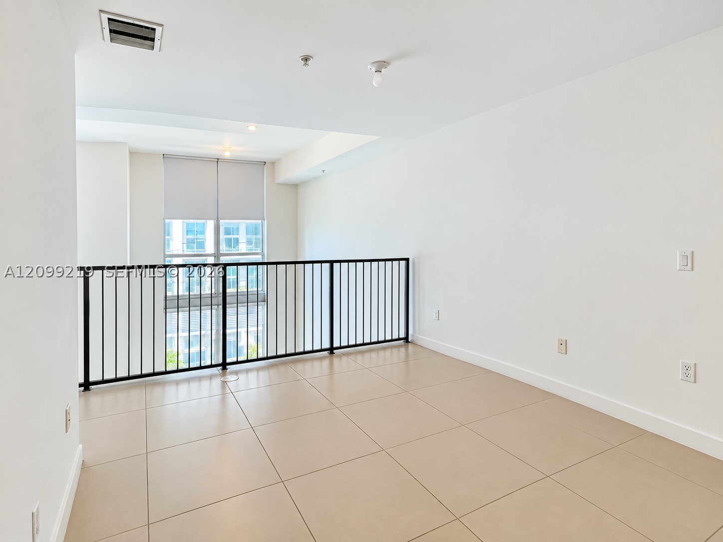 300 S Biscayne Blvd #L-406, Miami FL 33131