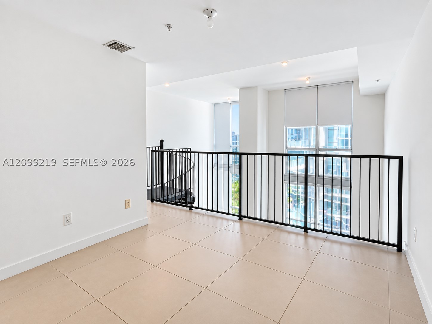 300 S Biscayne Blvd #L-406, Miami FL 33131