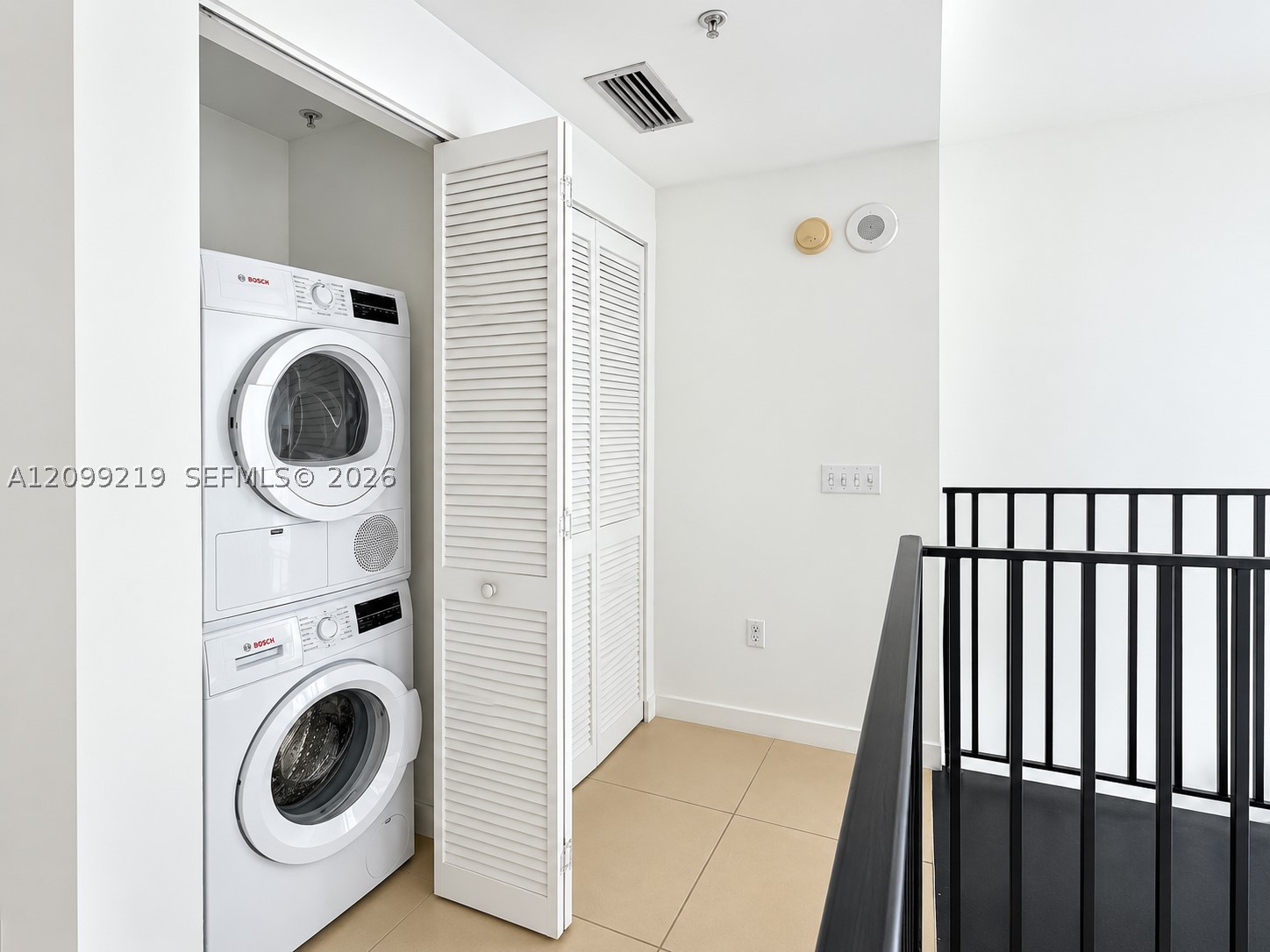300 S Biscayne Blvd #L-406, Miami FL 33131
