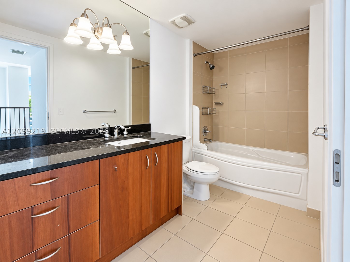 300 S Biscayne Blvd #L-406, Miami FL 33131