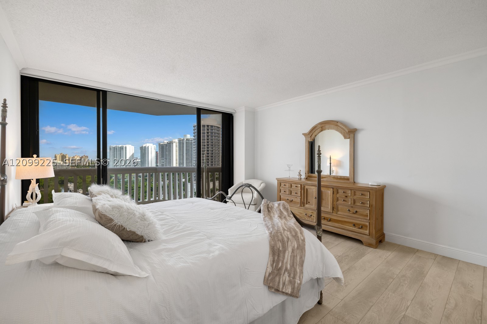 2000 Island Blvd #1710, Aventura FL 33160